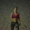 Carolina Dieckmann se exercitou na praia de São Conrado, Zona Sul do Rio de Janeiro, na noite desta segunda-feira, 21 de julho de 2014