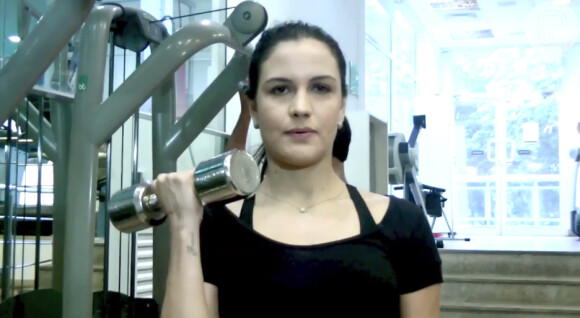 Kyra Gracie gravou entrevista para um programa no YouTube onde mostrou os exercícios que está fazendo durante a gestação