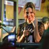 Claudia Leitte faz show em Fortaleza com o pé imobilizado (24 de julho de 2014)