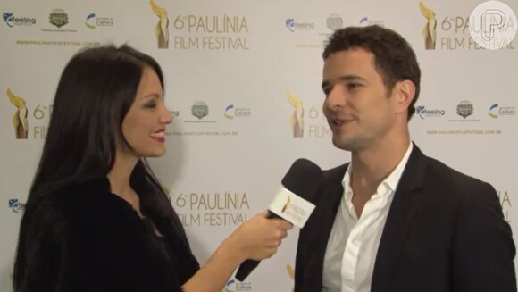 Daniel de Oliveira é simpático com a imprensa no Festival de Paulínia