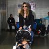 Luciana Gimenez desembarca com o filho Lorenzo Gabriel após curtir aniversário de Mick Jagger nos Estados Unidos