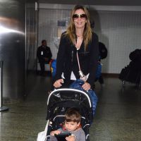 Luciana Gimenez desembarca com o filho caçula em SP após viagem a Nova York
