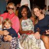 Adriane Galisteu assistiu ao desfile da marca Spezzato Teen com o filho, Vittorio, Gloria Maria, Patricia Maldonado e Camila Espinosa durante o Fashion Weekend Kids, na Ilha de Comandatuba, na Bahia
 