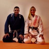Angélica treina jiu-jitsu com a faixa do filho: 'Pegou emprestada'