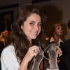 Giovanna Antonelli arremata sandálias de Sabrina Sato por R$ 700 em seu bazar beneficente