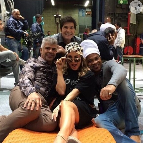 Claudia Leitte já começou a gravar o 'The Voice'. Cantora se reuniu com o time de jurados, Lulu Santos, Carlinhos Brown e Daniel