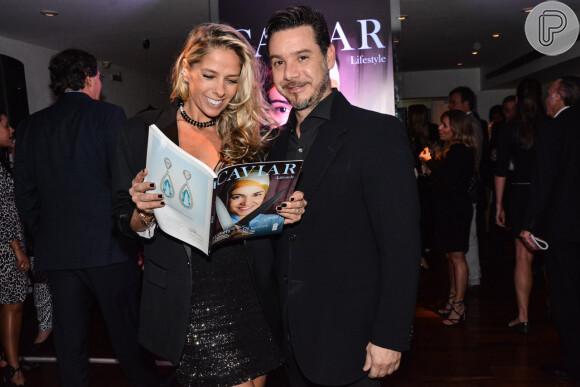 Adriane Galisteu e Alexandre Iódice vão ao lançamento da revista 'Caviar'