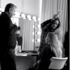 Gisele Bündchen se prepara em bastidores com cabeleireiro para nova campanha da grife Stuart Weitzman