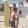 Bianca Bin e Marco Pigossi gravaram cenas de beijo de Vitória e Rafael na praia do Leblon nesta terça-feira, 12 de agosto de 2014