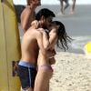 Bianca Bin gravou cenas de beijo com Marco Pigossi na praia do Leblon nesta terça-feira, 12 de agosto de 2014