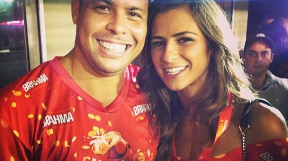 Ronaldo e Paula Morais vão à Sapucaí e DJ conta: 'Vamos morar juntos em Londres'