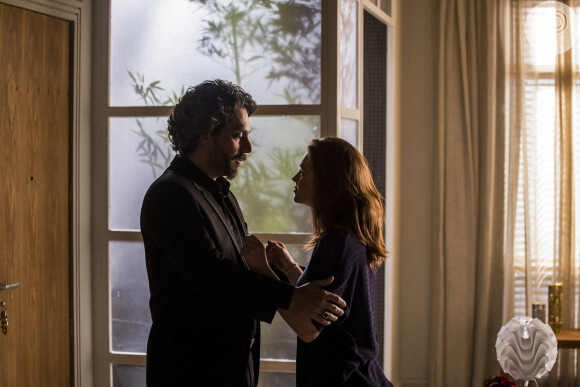'Império': Maria Isis (Marina Ruy Barbosa) revela a José Alfredo (Alexandre Nero) estar grávida
