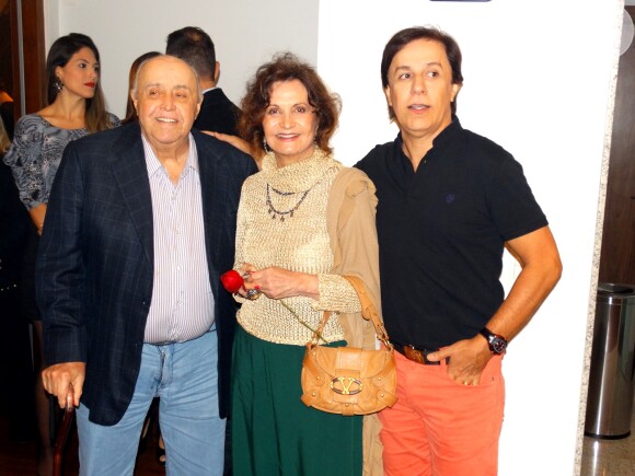 Tom Cavalcanti recebe Rosamaria Murtinho e o marido, Mauro Mendonça em peça no Rio