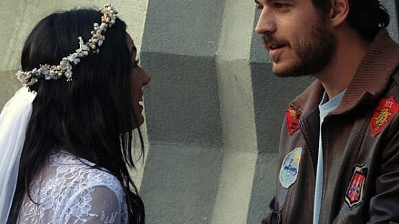 Novela 'Boogie Oogie': Rafael (Marco Pigossi) e Sandra (Isis Valverde) se beijam