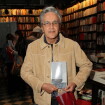 Caetano Veloso e Marcelo Serrado prestigiam lançamento de livro no Rio