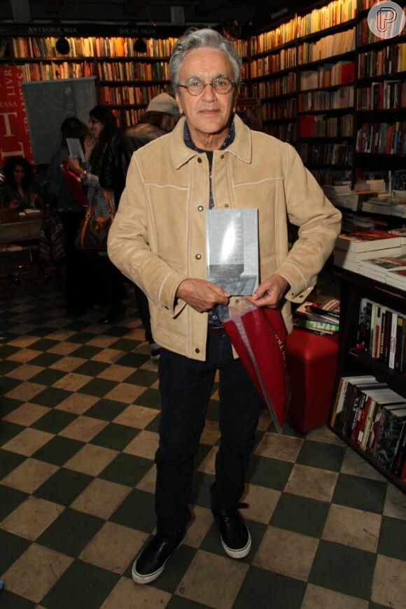 Caetano Veloso prestigiou na noite desta segunda-feira, 18 de agosto de 2014, o lançamento do livro 'Cem ideias que deram em nada', de Antonia Pellegrino
