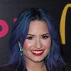 Em seu make, Demi Lovato está sempre com os olhos bem marcados e batons de tonalidade forte 