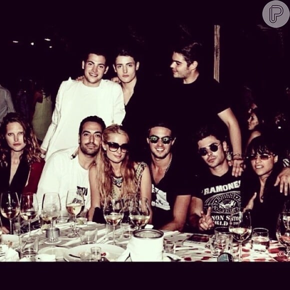 Michelle Rodriguez e Zac Efron jantaram com Paris Hilton e Alvarinho Garnero em Ibiza, na Espanha