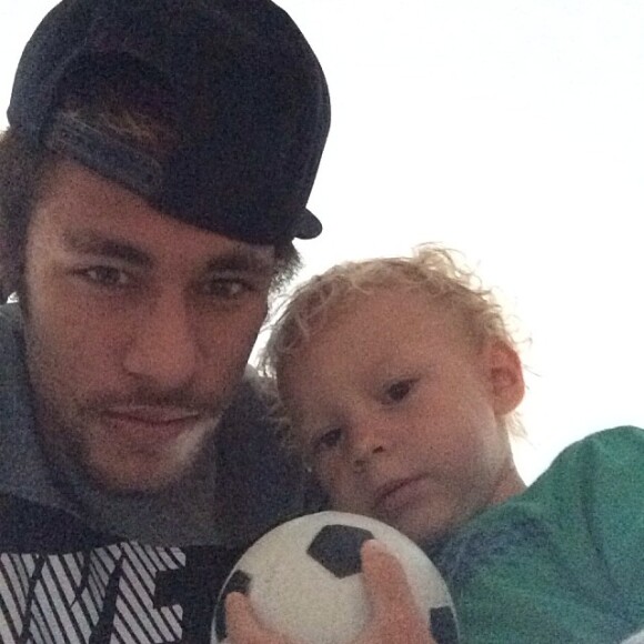 Neymar é muito exigente em relação à educação do pequeno Davi Lucca