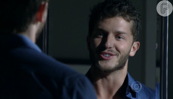 'É hoje que você vai passar nesse teste e provar para o Claudio que você não é um michê barato como ele pensa. Eu não sou uma coisa, eu existo', disse Leonardo (Klebber Toledo) se olhando no espelho