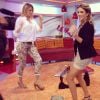 Ana Hickmann e Ticiane Pinheiro dançando no palco do 'Programa da Tarde'