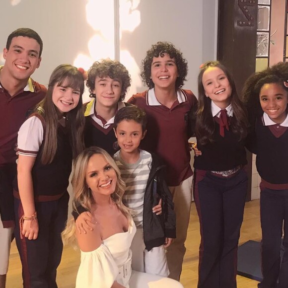 Eliana levou o filho para conhecer o elenco da novela 'As Aventuras de Poliana' nesta terça-feira, 6 de novembro de 2018