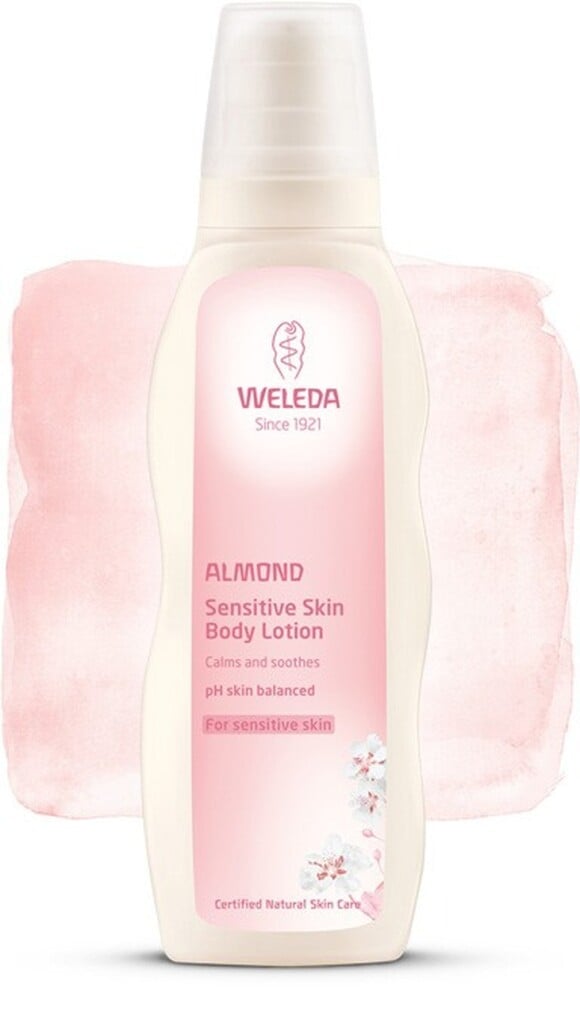 O creme hidratante corporal com óleo de amêndoas da Weleda é orgânico: o ingrediente tem efeito calmante, ajuda na recuperação do equilíbrio natural da pele e evita irritações