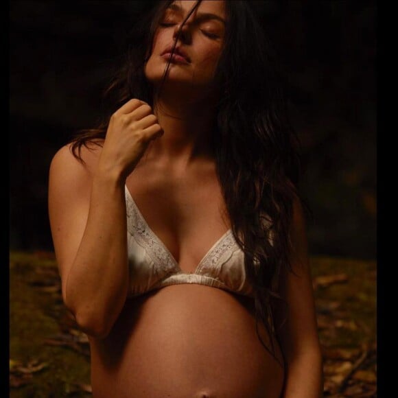 Isis Valverde fez seu ensaio de grávida aos oito meses