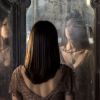 Margot (Irene Ravache) teme que Cris (Vitória Strada) prefira ficar na outra vida em 'Espelho da Vida'
