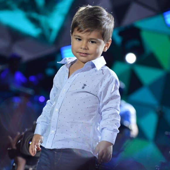 Henry, de 4 anos, pediu para os pais para fazer um piquenique no aeroporto