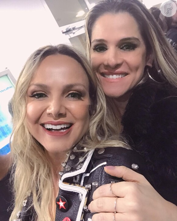 Eliana posa com Ingrid Guimarães no Meus Prêmios Nick 2018, na casa de espetáculos Credicar Hall, em São Paulo, na noite desta quarta-feira, 7 de novembro de 2018