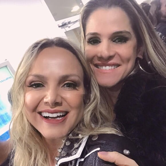 Eliana posa com Ingrid Guimarães no Meus Prêmios Nick 2018, na casa de espetáculos Credicar Hall, em São Paulo, na noite desta quarta-feira, 7 de novembro de 2018