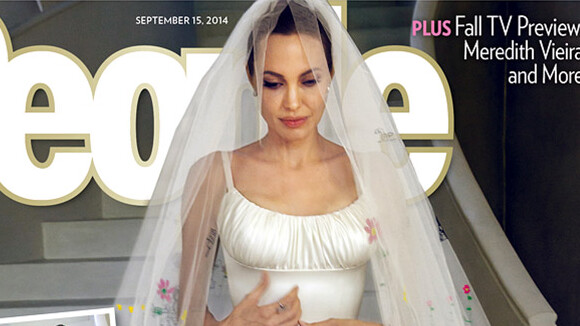 Angelina Jolie usou véu com desenho dos filhos em casamento com Brad Pitt. Fotos