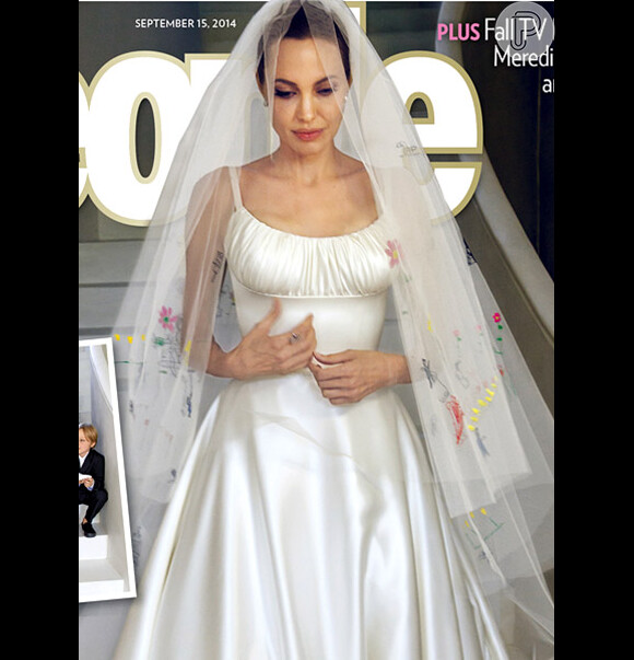 Jolie usou um vestido de Luigi Massi, estilista da grife Versace