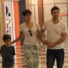 Sophie Charlotte e Daniel de Oliveira levaram o filho mais velho do ator, Raul, para passear em shopping carioca, nesta quarta-feira, 3 de setembro de 2014