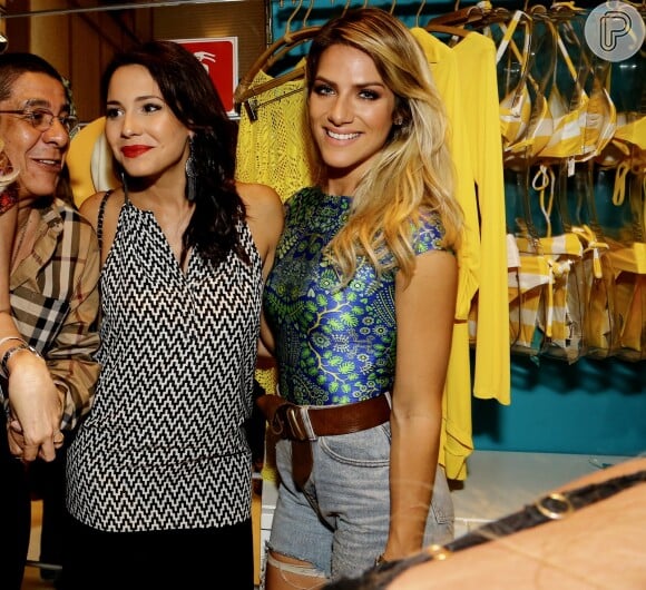 As atrizes Giovanna Ewbank e Juliana Knust se divertiram bastante durante evento de moda em um shopping carioca