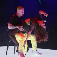 Anitta faz nova performance sexy com J Balvin em show do cantor na Argentina