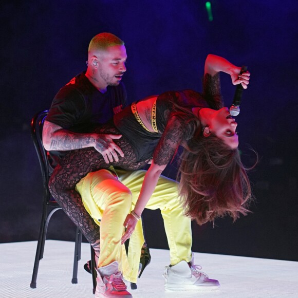 Anitta faz performance sensual com J Balvin em show na Argentina, em 26 de novembro de 2018