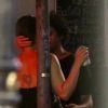 Leandra Leal e George Sauma foram clicados aos beijos no domingo (25) após o aniversário de Taís Araújo