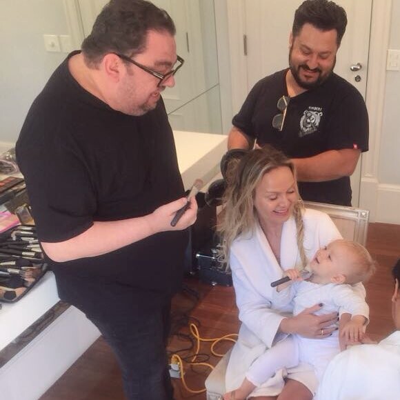 Filha de Eliana, Manuela roubou a cena em dia de beleza da mãe nesta terça-feira, 27 de novembro de 2018