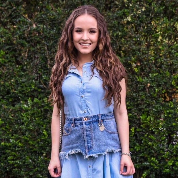 Larissa Manoela surgiu com um look inusitado na semana passada