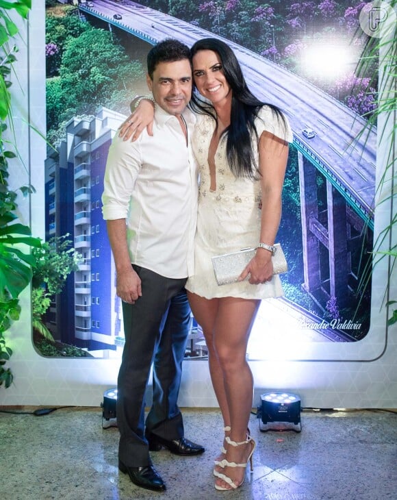 Zezé Di Camargo e Graciele Lacerda possuem uma diferença de 18 anos de idade. O sertanejo está com 56 e a digital influencer, 38