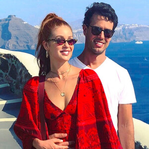 Marina Ruy Barbosa viajou à Grécia com o marido, Xandinho Negrão, para aproveitar as férias