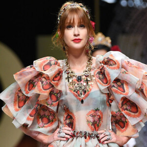 Marina Ruy Barbosa desfilou pela Dolce & Gabbana na Semana de Moda de Paris