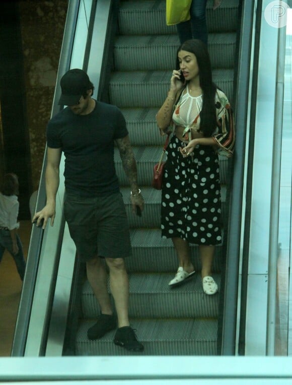 Bianca Andrade e Alexandre Pato foram clicados juntos em shopping no Rio