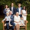 Kate Middleton e o príncipe William posaram com os filhos e os familiares para a foto comemorativa pelos 70 anos do príncipe Charles