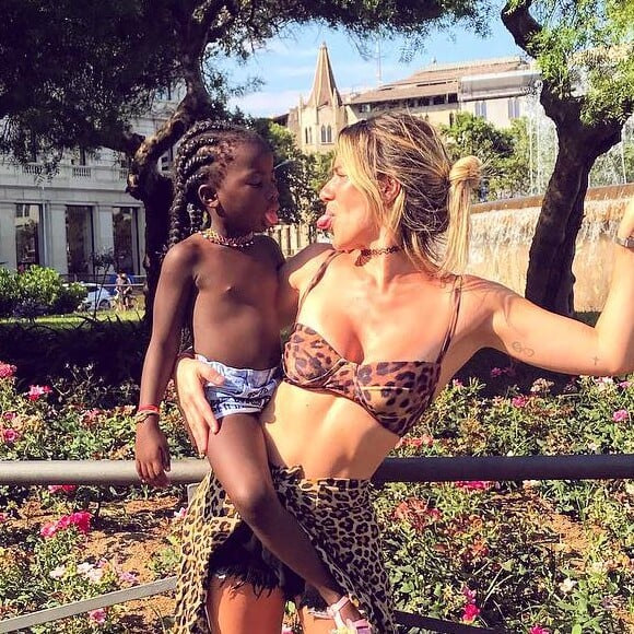 'Eu já tive problema com corpo, cabelo, peito, nariz, mas hoje sou muito feliz', afirmou Giovanna Ewbank