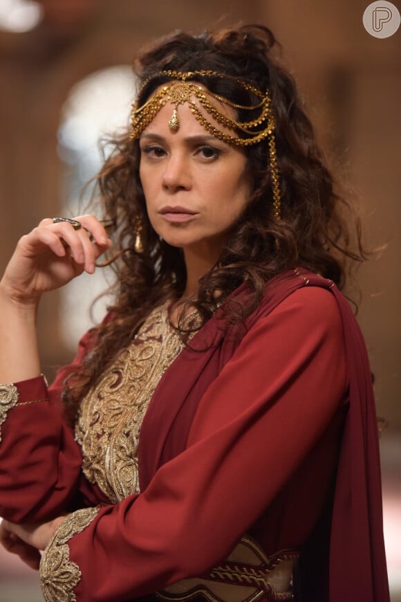 Herodíade (Vanessa Gerbelli) tem beijo negado por Longinus (Sacha Bali) e ameaça o centurião no capítulo desta segunda-feira, 3 de dezembro de 2018 da novela 'Jesus'