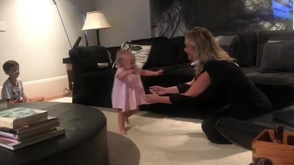 Eliana comemora primeiros passos da filha, Manuela, em vídeo nesta terça-feira, dia 03 de dezembro de 2018