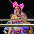  Anitta usou look inspirado no clipe de 'Essa Mina é Louca' ao cantar com seu Bloco das Poderosas, em Salvador, em fevereiro de 2018 